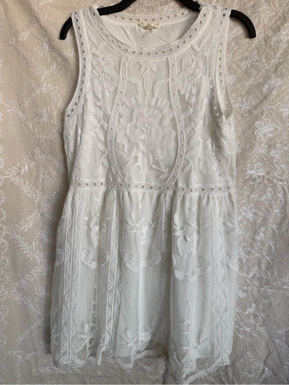 Entro Women’s White Floral Eyelet Sleeveless Dress